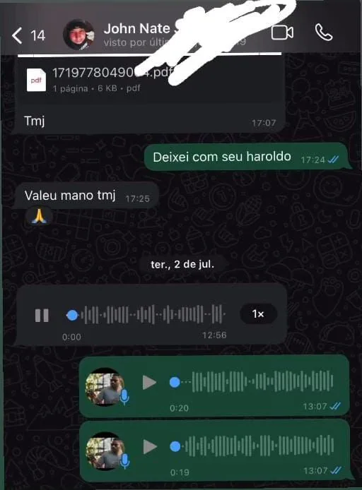 Conversa no WhatsApp. A loja avisa “Deixei com seu haroldo” e o cliente responde “Valeu mano tmj”, seguido de mensagens de áudio.